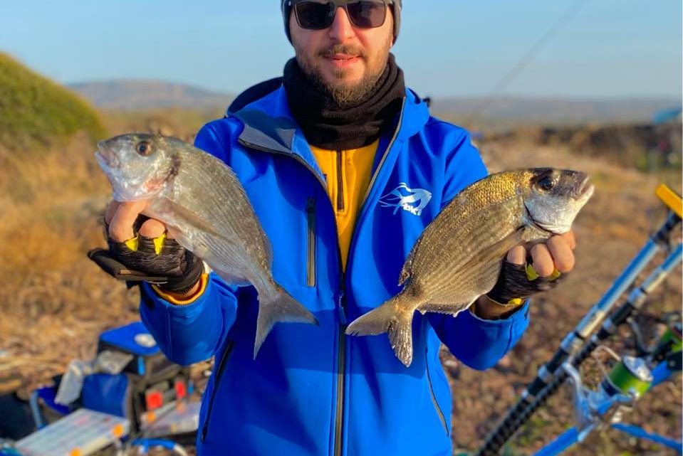 surf casting, kıyıdan balık avlama, uzak mesafeye atış, dalgaya yapılan atış, surf casting kamış, karbon kamış, 4.20 metrelik kamış, 200 gram kurşun, dalga ötesine atış, balık yoğunluğu, rüzgarın önemi, Murat Bozkurt, Ersan Usta, surf casting ipuçları, surf casting teknikleri, Dalyan Oltacılık, balık avı malzemeleri, balıkçılık ekipmanları